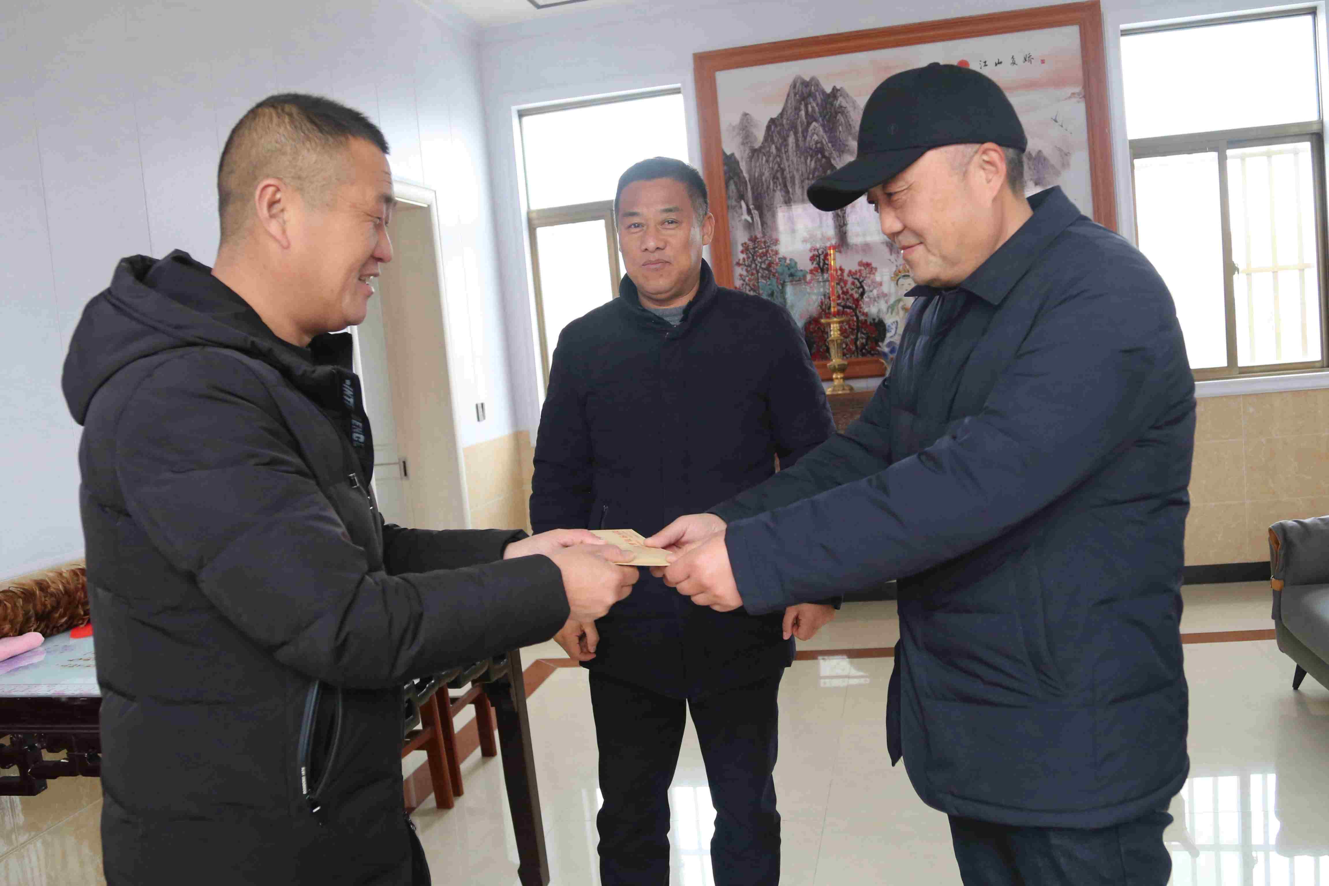 心系因病致困户 节前慰问送温暖——新曹农场医院董事长崔炳成走访